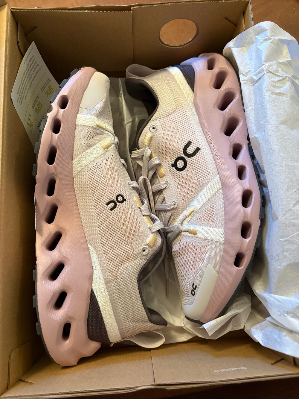 On Cloudsurfer Trail 8.5 Women’s Silver/Mauve NIB